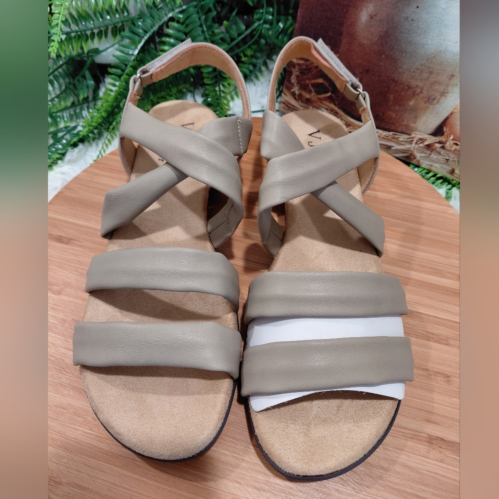 VJH Confort Women's Sandals in Gray. Sz 11